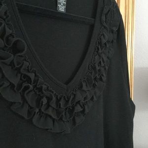 Pullover v-neck sweater with ruffle trim